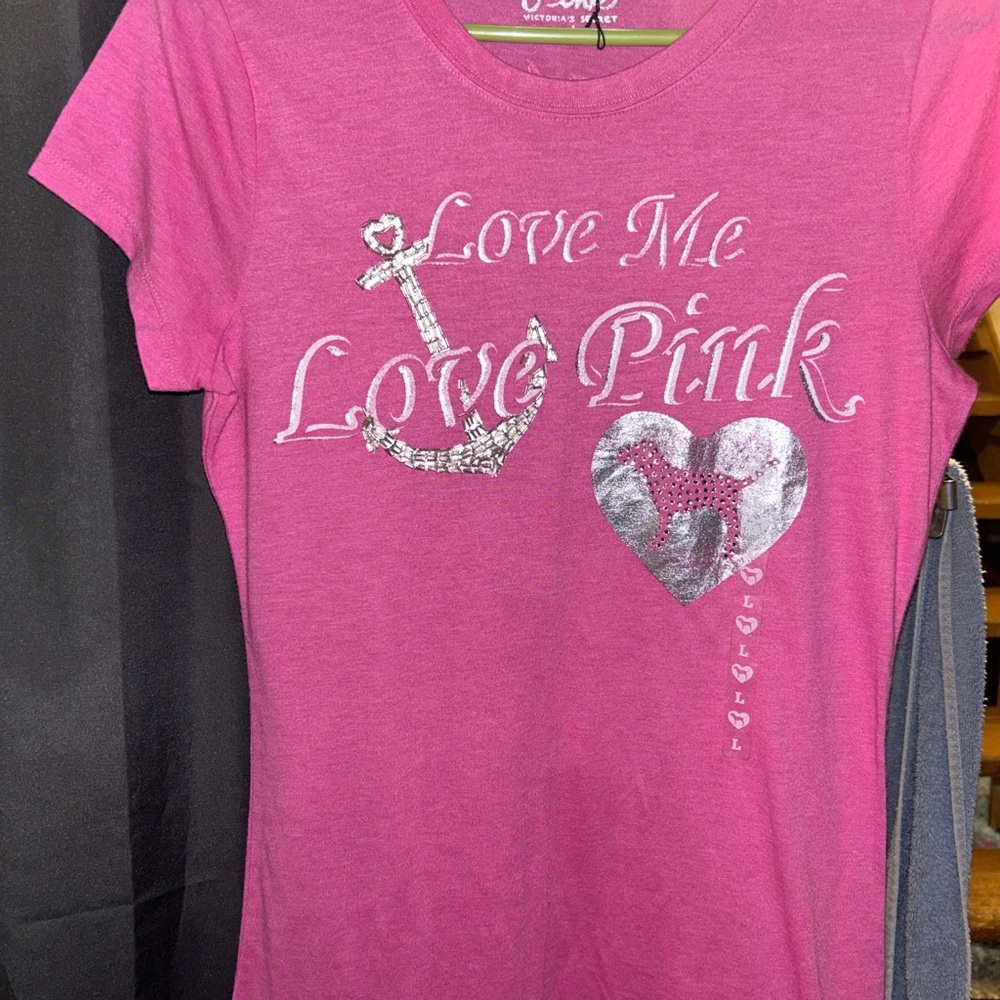 Beautiful VS Pink vintage htf Graphic Barbie Pink T-Shirt! - Picture 2 of 8